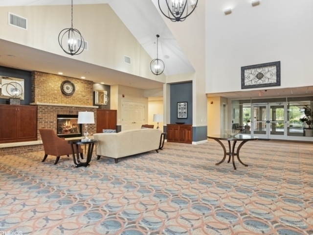 2682 Avondale Circle, Naperville, IL 60564