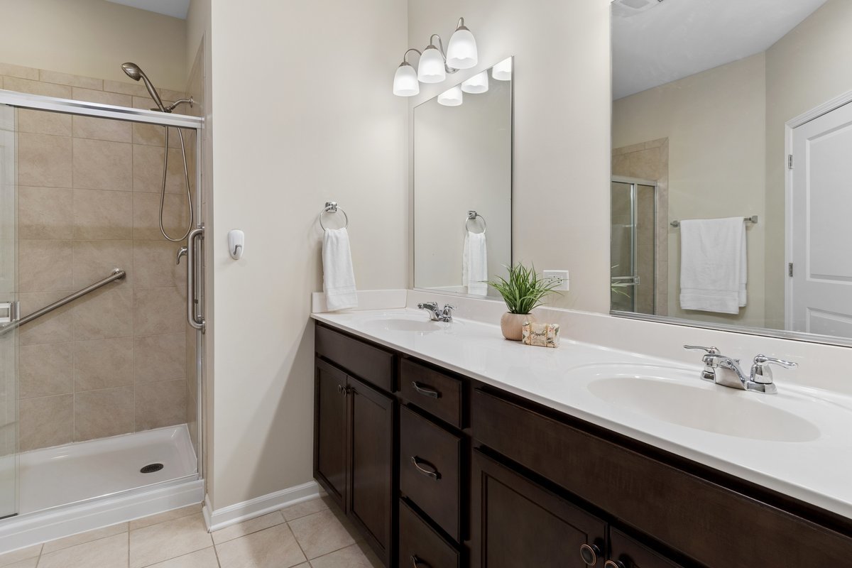 2682 Avondale Circle, Naperville, IL 60564