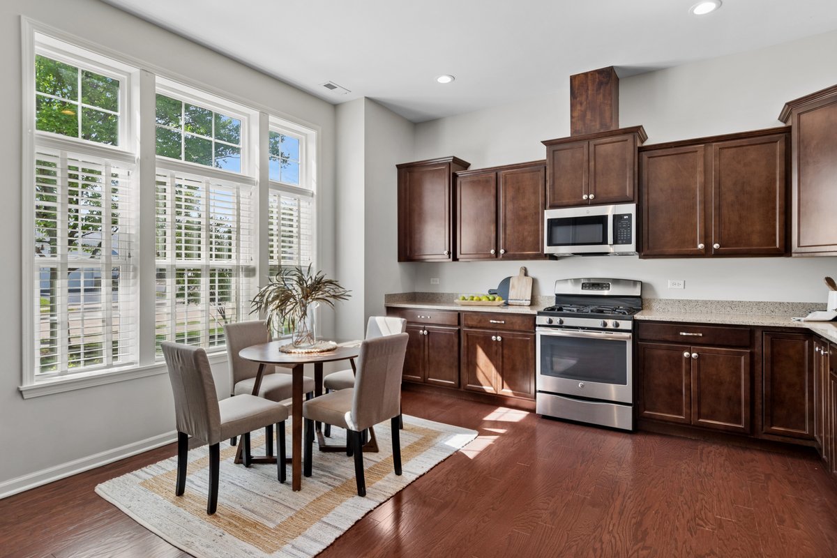 2682 Avondale Circle, Naperville, IL 60564