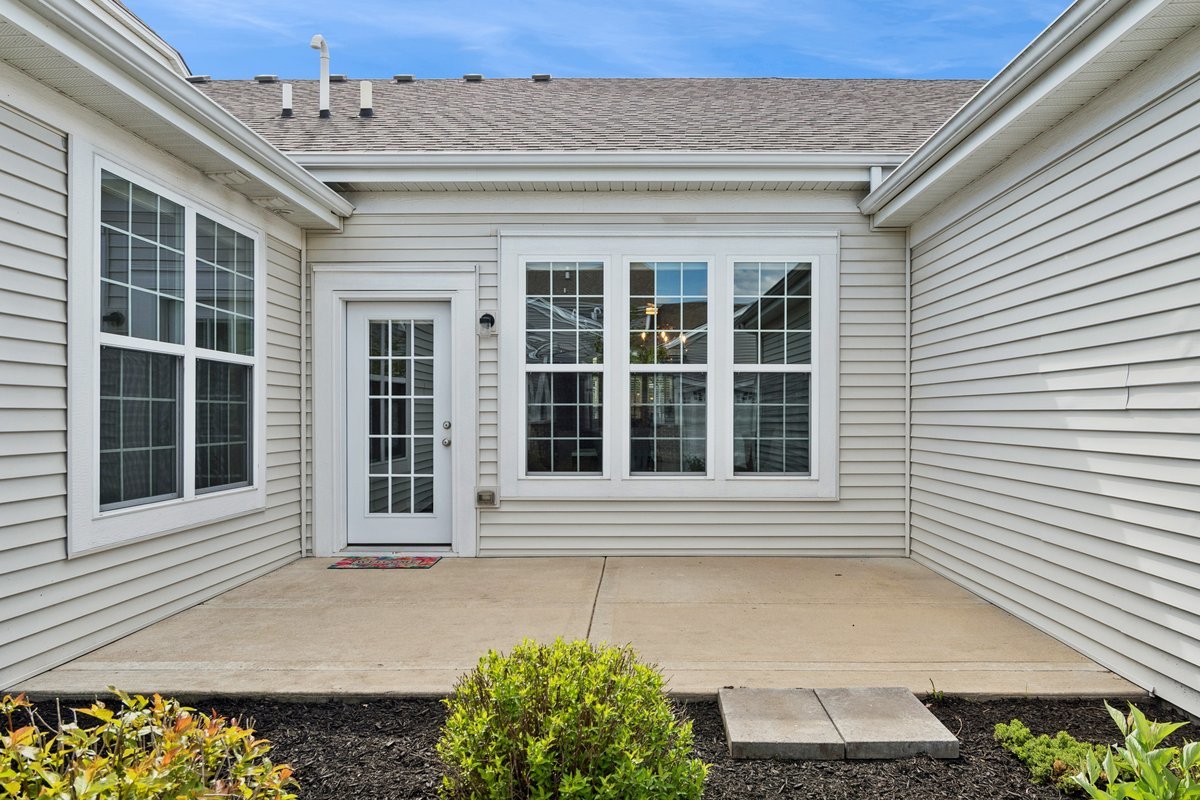 2682 Avondale Circle, Naperville, IL 60564
