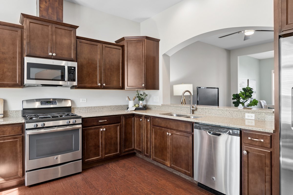 2682 Avondale Circle, Naperville, IL 60564
