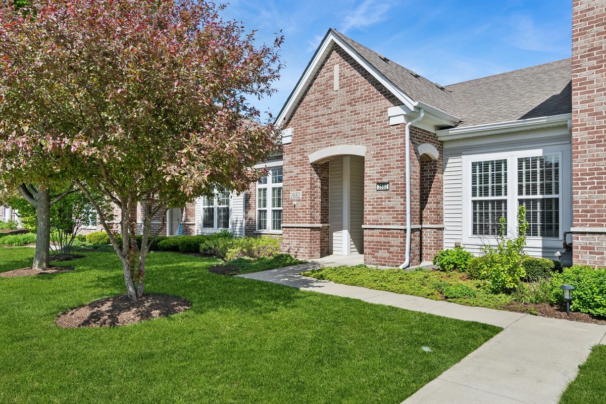 2682 Avondale Circle, Naperville, IL 60564