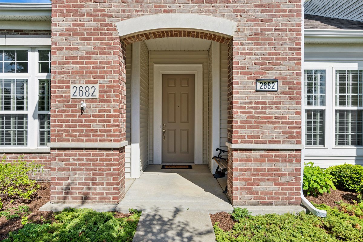 2682 Avondale Circle, Naperville, IL 60564