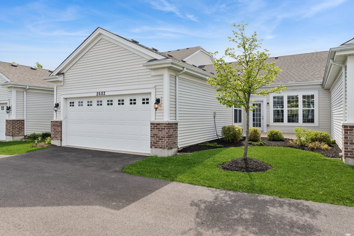 2682 Avondale Circle, Naperville, IL 60564