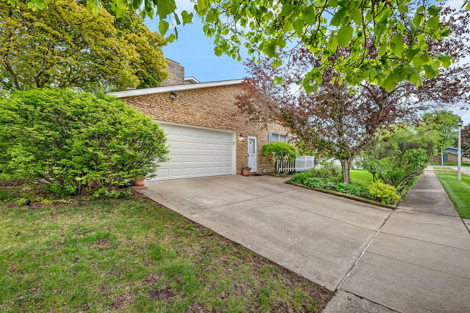 3212 Burr Oaks Drive, Joliet, IL 60431