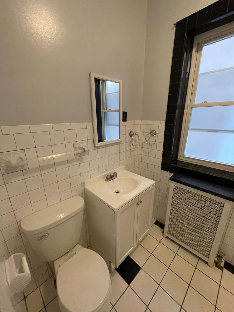 2329 N Sacramento Avenue, Chicago, IL 60647