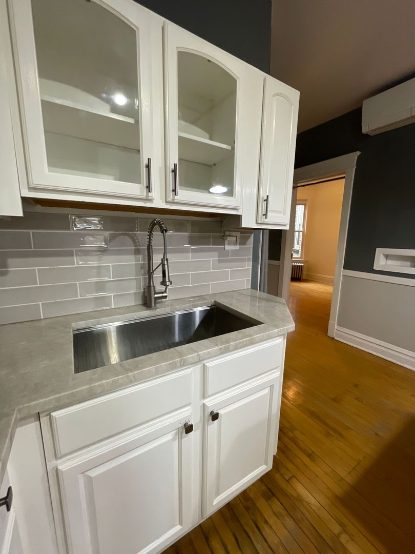 2329 N Sacramento Avenue, Chicago, IL 60647