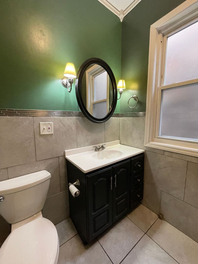 2329 N Sacramento Avenue, Chicago, IL 60647