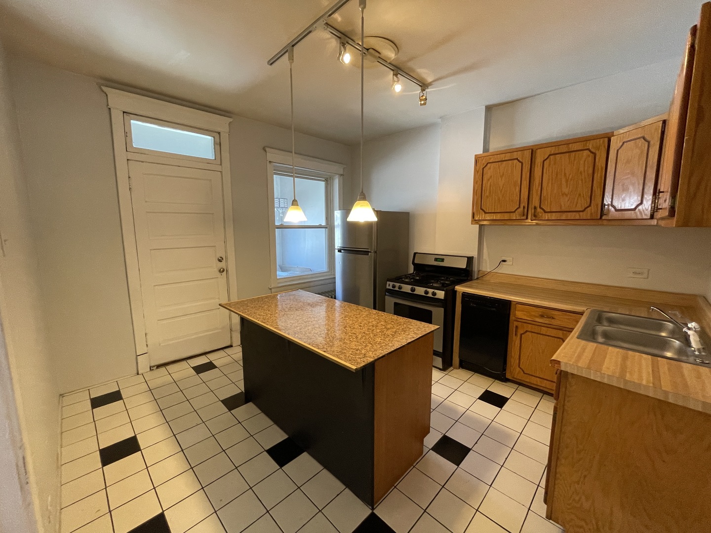 2329 N Sacramento Avenue, Chicago, IL 60647