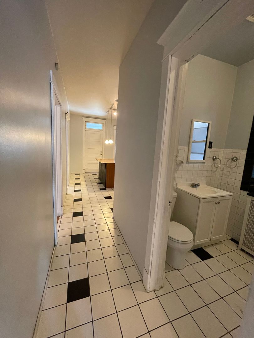 2329 N Sacramento Avenue, Chicago, IL 60647