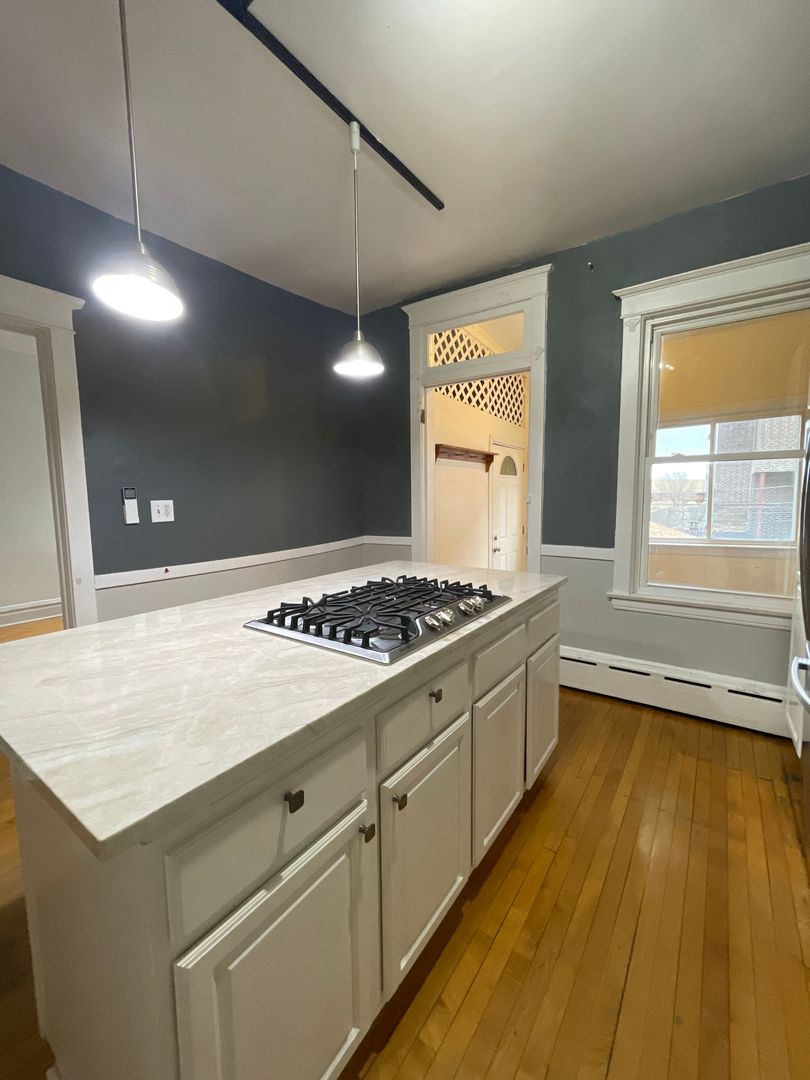 2329 N Sacramento Avenue, Chicago, IL 60647