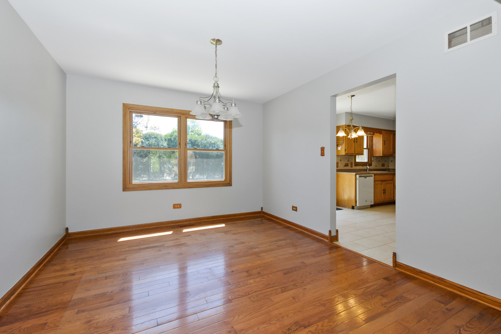 7745 Woodstock Drive, Tinley Park, IL 60477