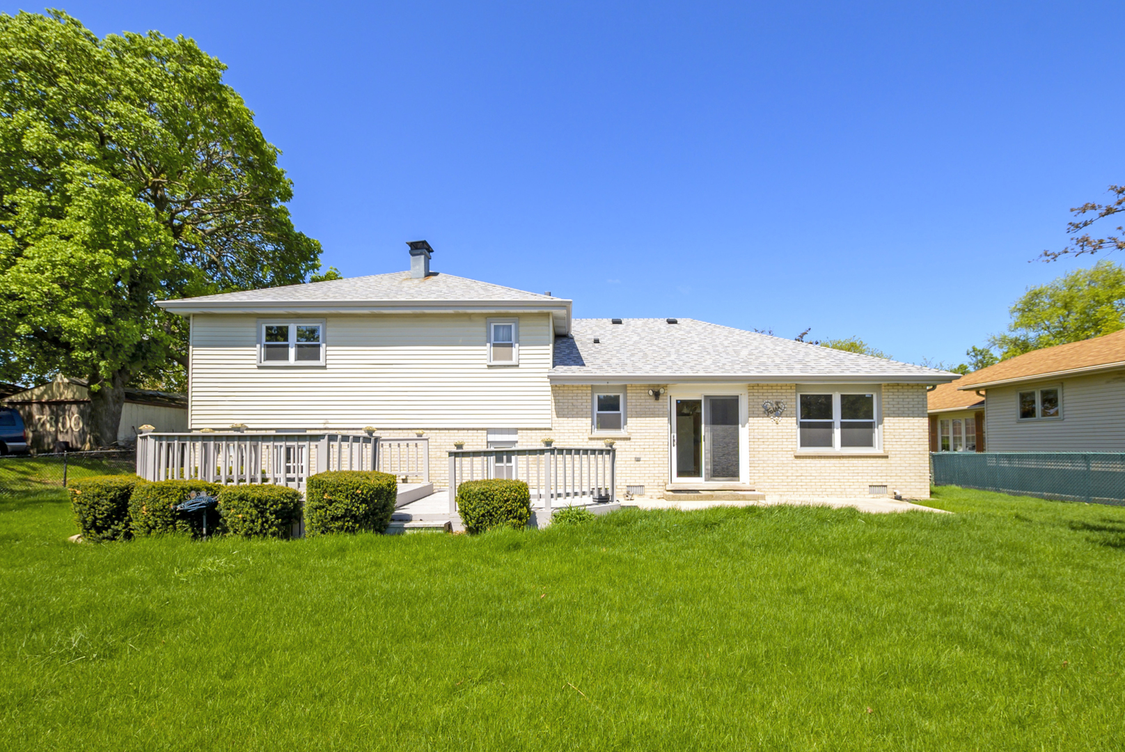 7745 Woodstock Drive, Tinley Park, IL 60477