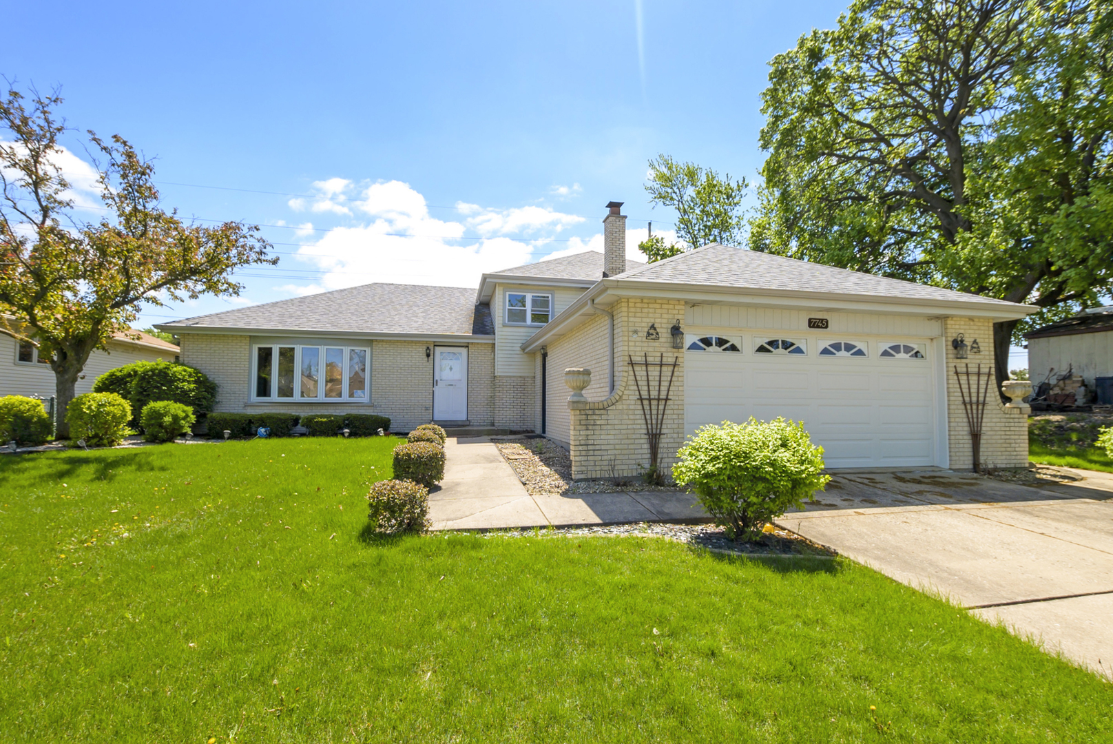 7745 Woodstock Drive, Tinley Park, IL 60477