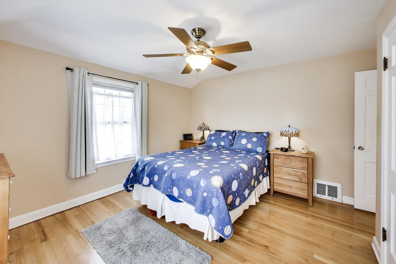 1609 W Brown Street, Arlington Heights, IL 60004