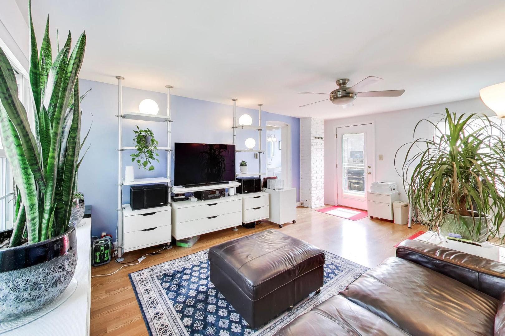 1609 W Brown Street, Arlington Heights, IL 60004