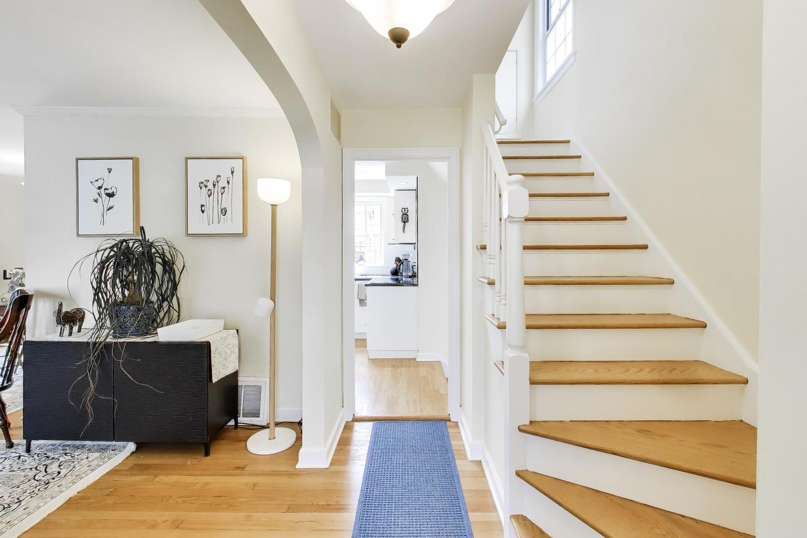 1609 W Brown Street, Arlington Heights, IL 60004