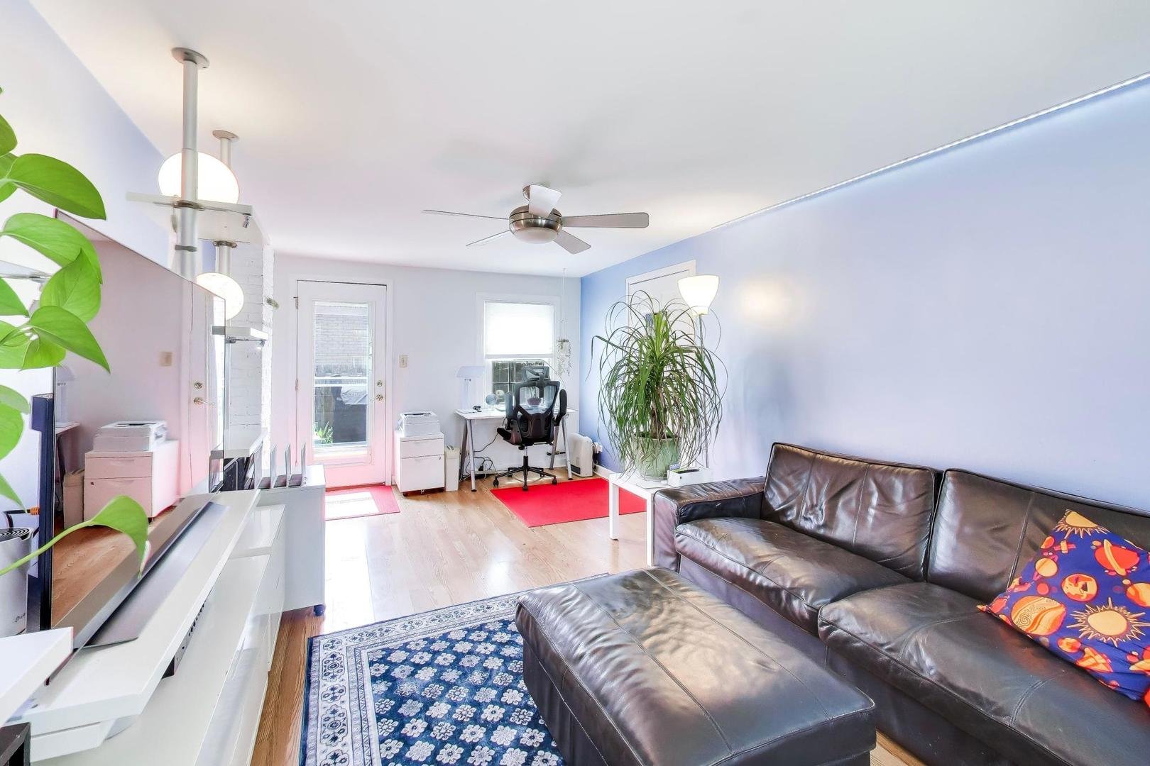 1609 W Brown Street, Arlington Heights, IL 60004