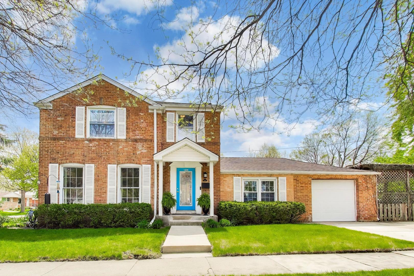 1609 W Brown Street, Arlington Heights, IL 60004