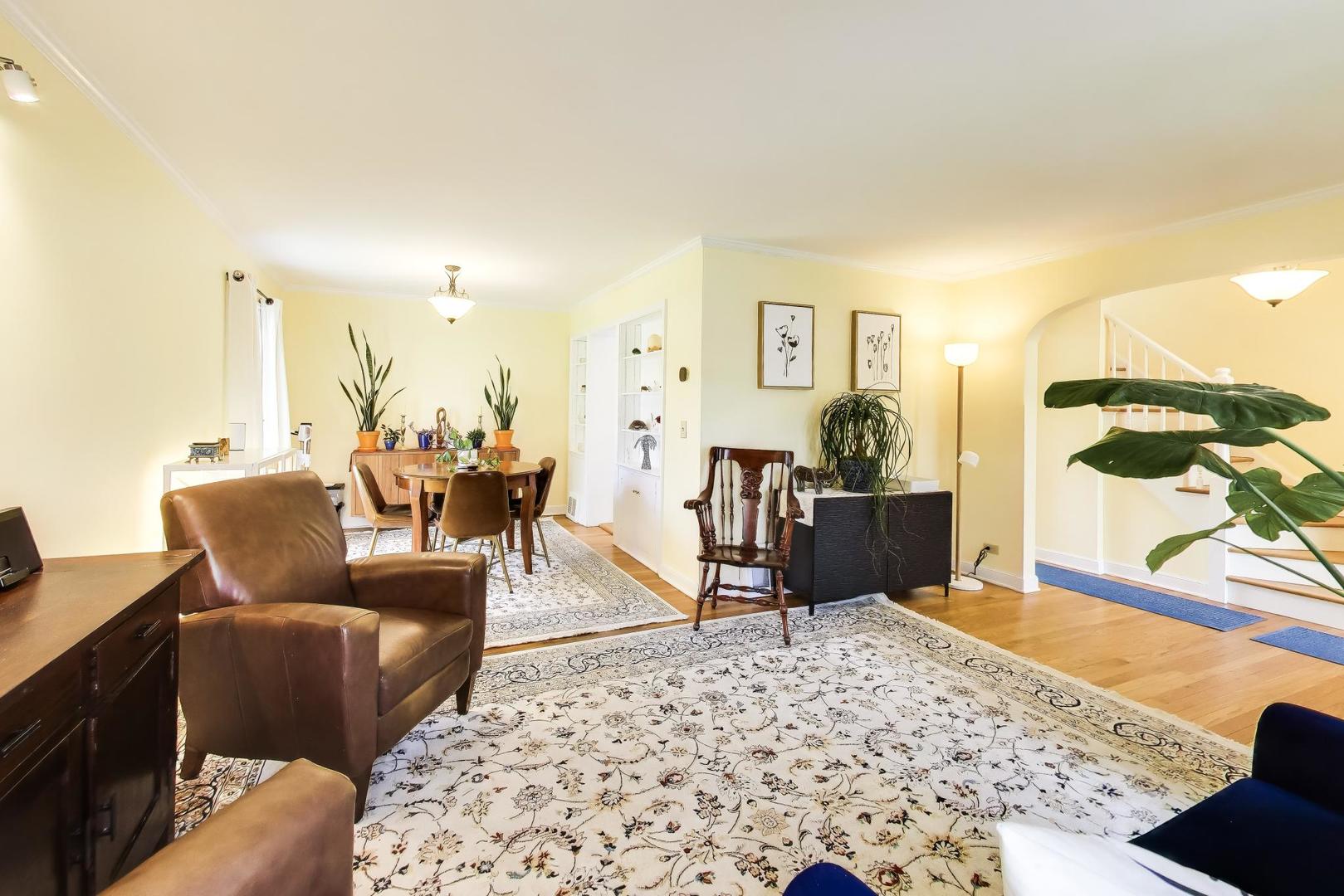 1609 W Brown Street, Arlington Heights, IL 60004