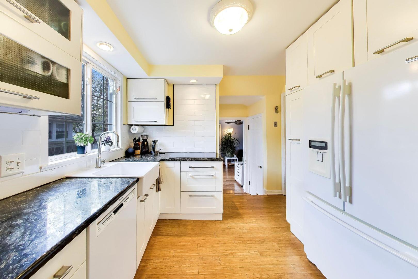 1609 W Brown Street, Arlington Heights, IL 60004