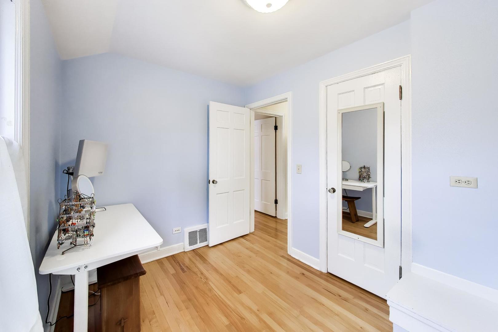 1609 W Brown Street, Arlington Heights, IL 60004