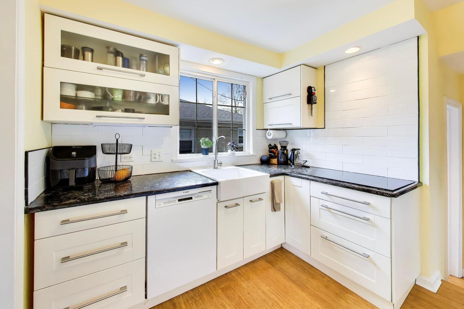 1609 W Brown Street, Arlington Heights, IL 60004