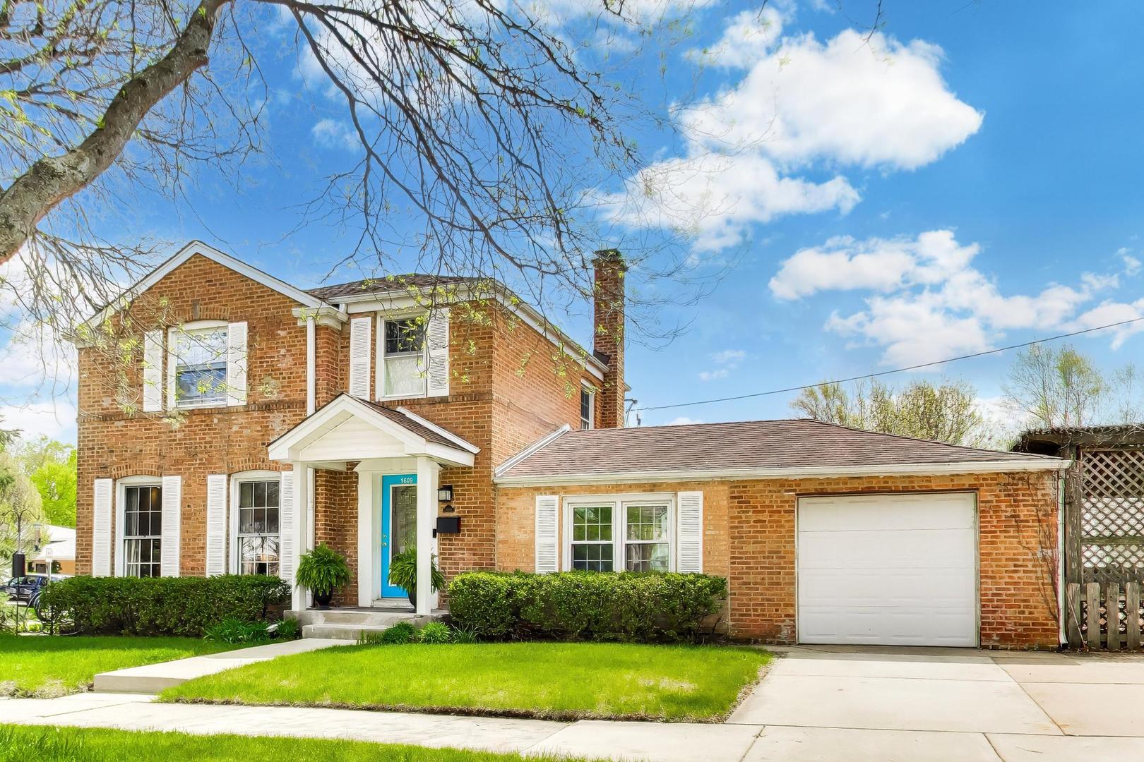 1609 W Brown Street, Arlington Heights, IL 60004
