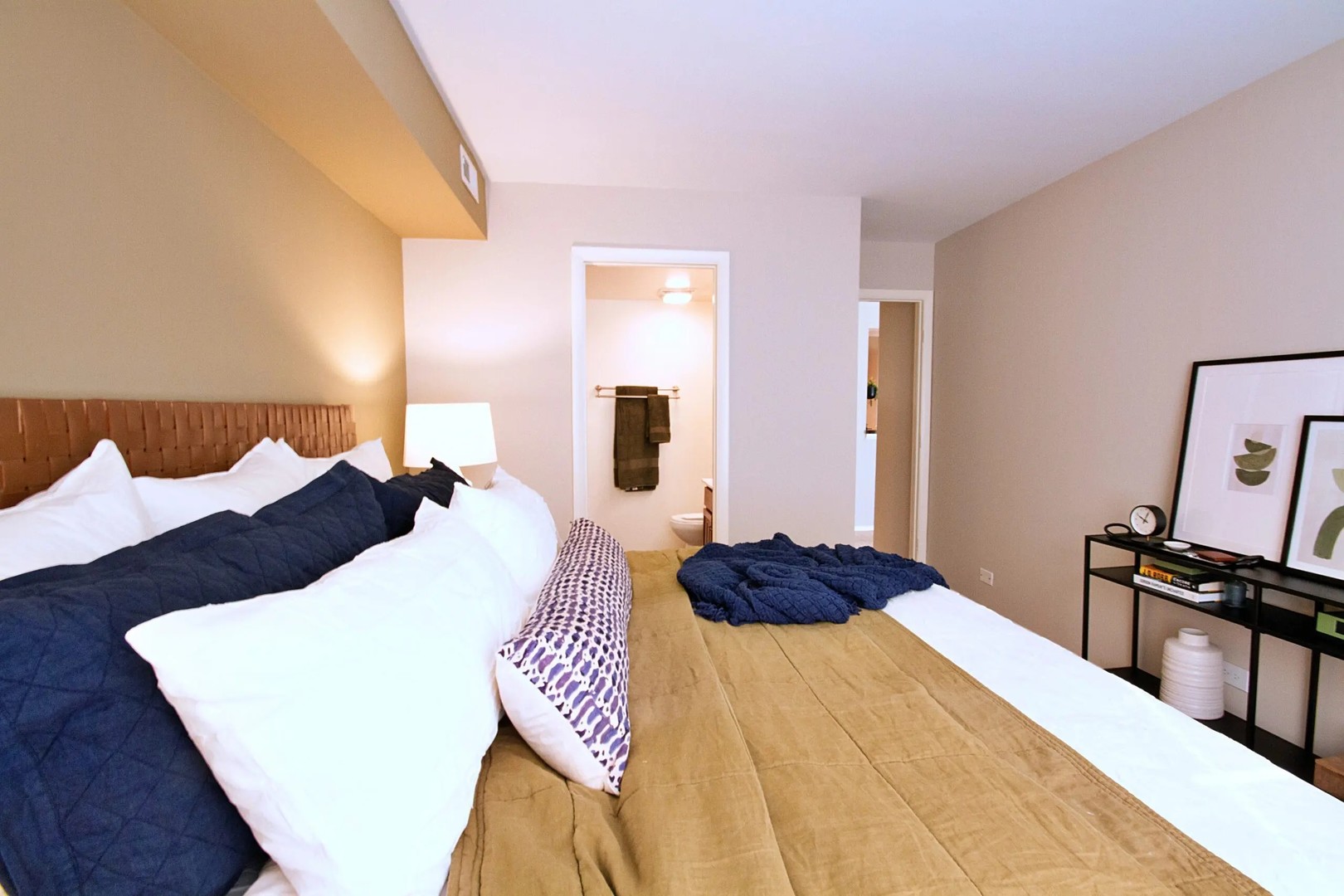 4212 Chesapeake Drive #2A, Aurora, IL 60504