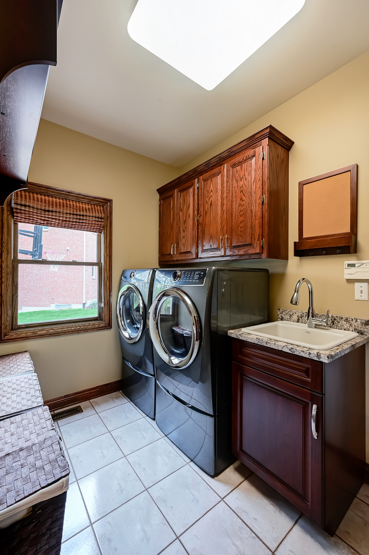 1801 Kelly Court, Darien, IL 60561