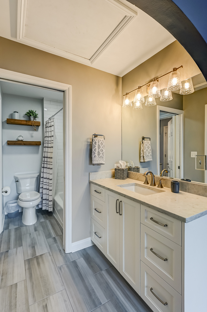 1801 Kelly Court, Darien, IL 60561