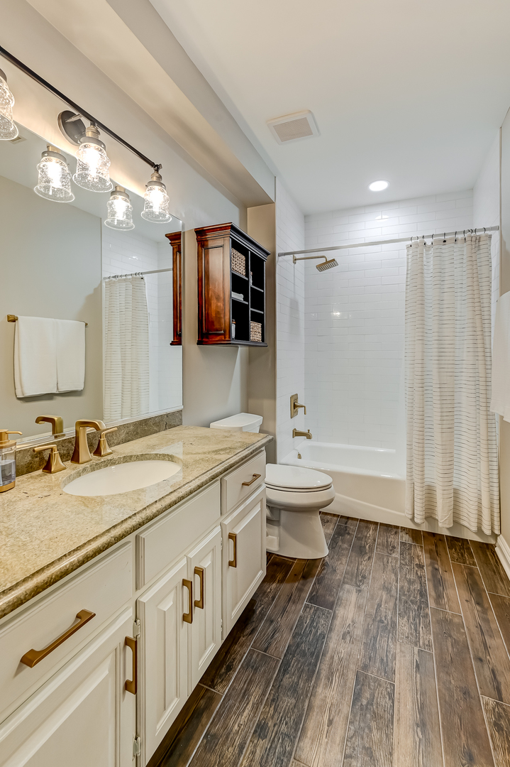 1801 Kelly Court, Darien, IL 60561