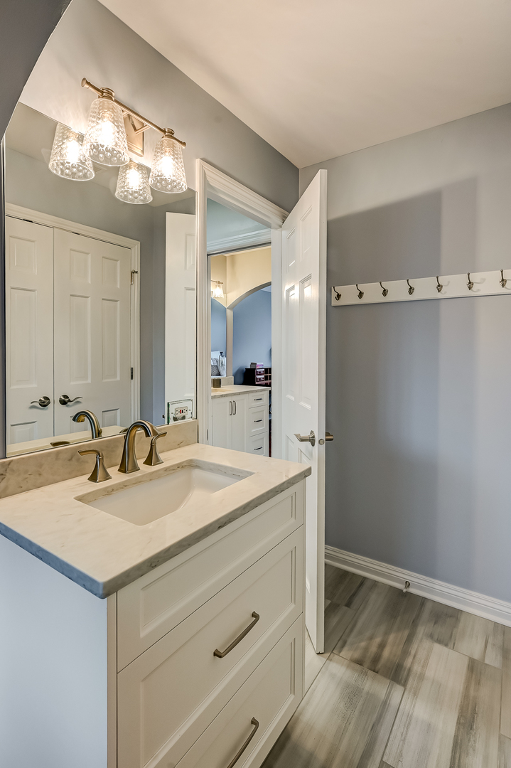 1801 Kelly Court, Darien, IL 60561