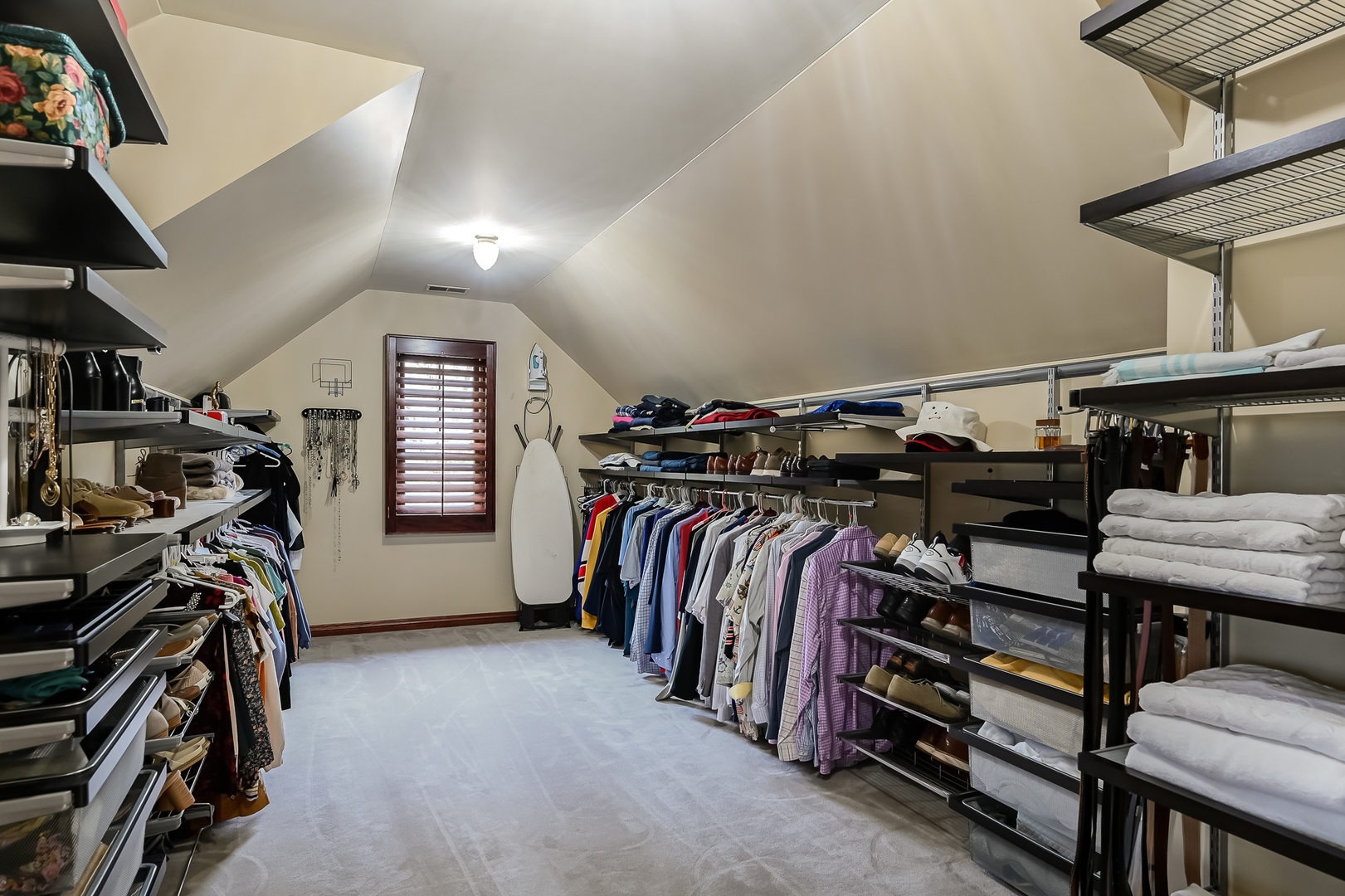 1801 Kelly Court, Darien, IL 60561