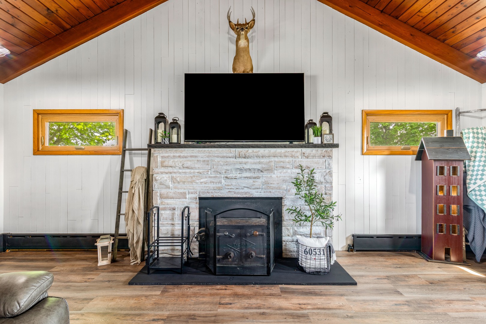 4698 E 17th. Road, Leland, IL 60531