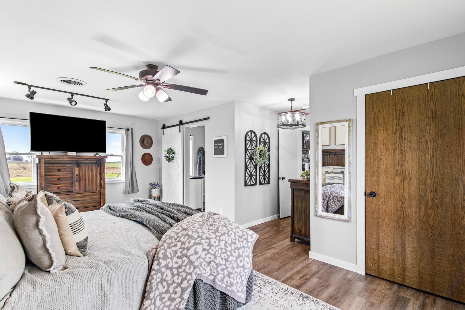 4698 E 17th. Road, Leland, IL 60531