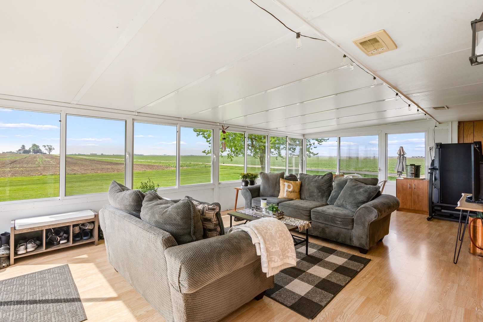 4698 E 17th. Road, Leland, IL 60531