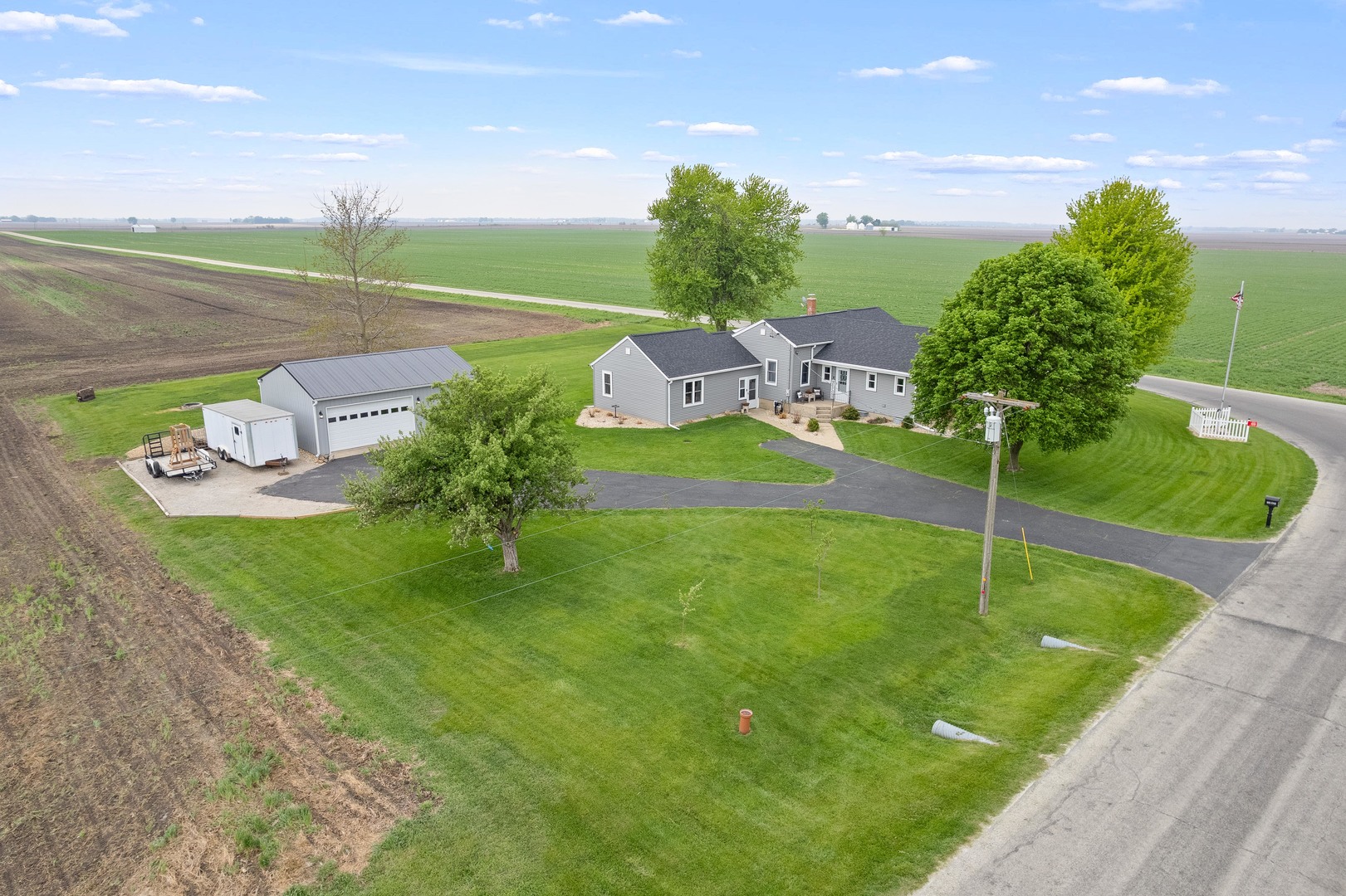 4698 E 17th. Road, Leland, IL 60531