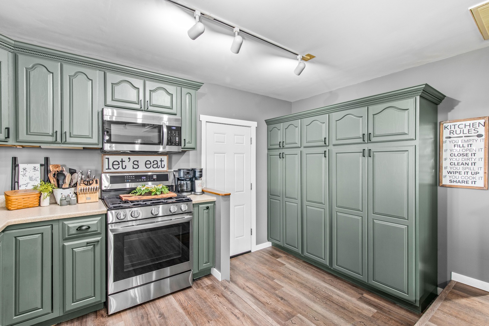 4698 E 17th. Road, Leland, IL 60531