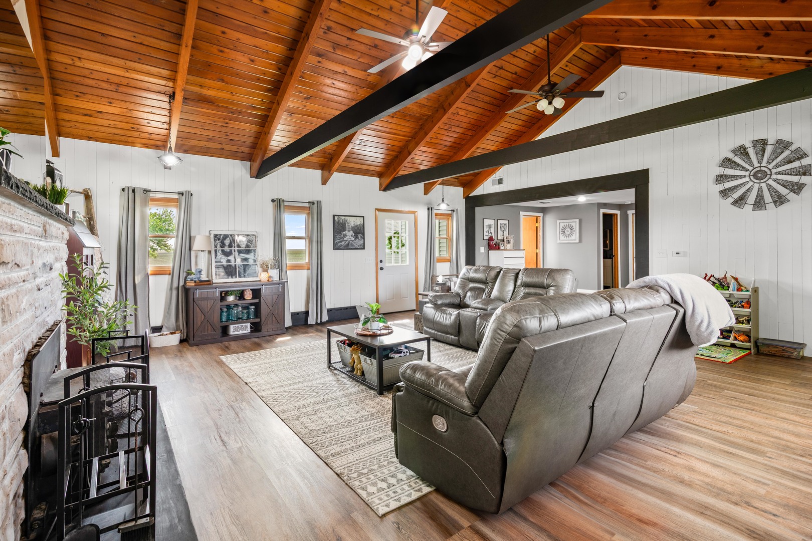 4698 E 17th. Road, Leland, IL 60531