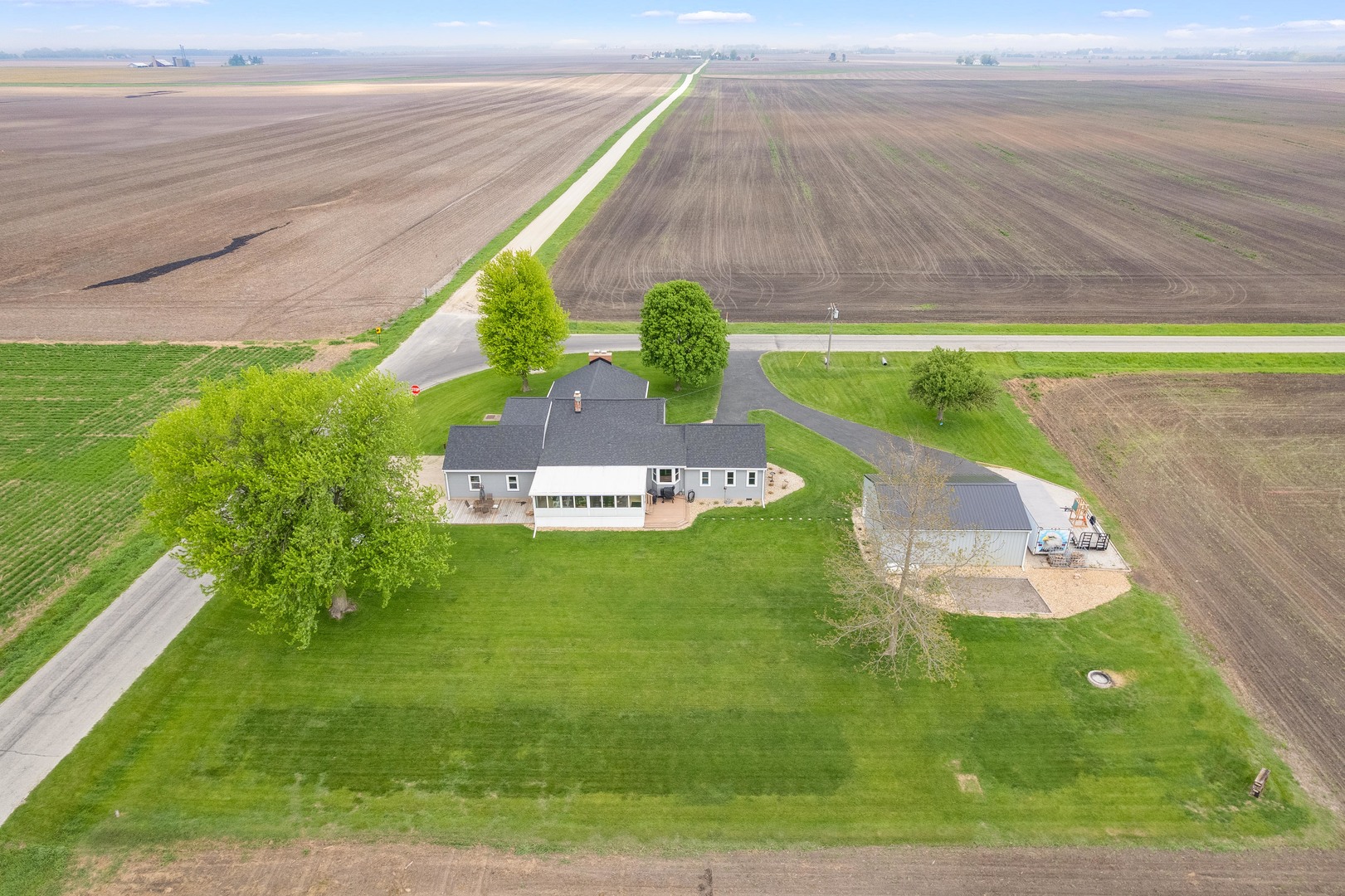 4698 E 17th. Road, Leland, IL 60531