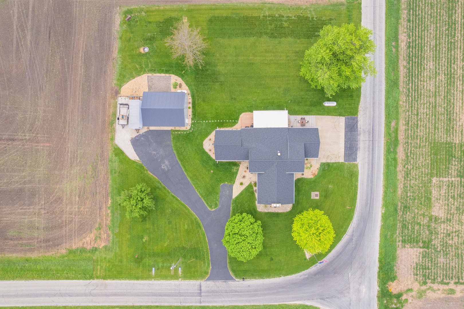 4698 E 17th. Road, Leland, IL 60531