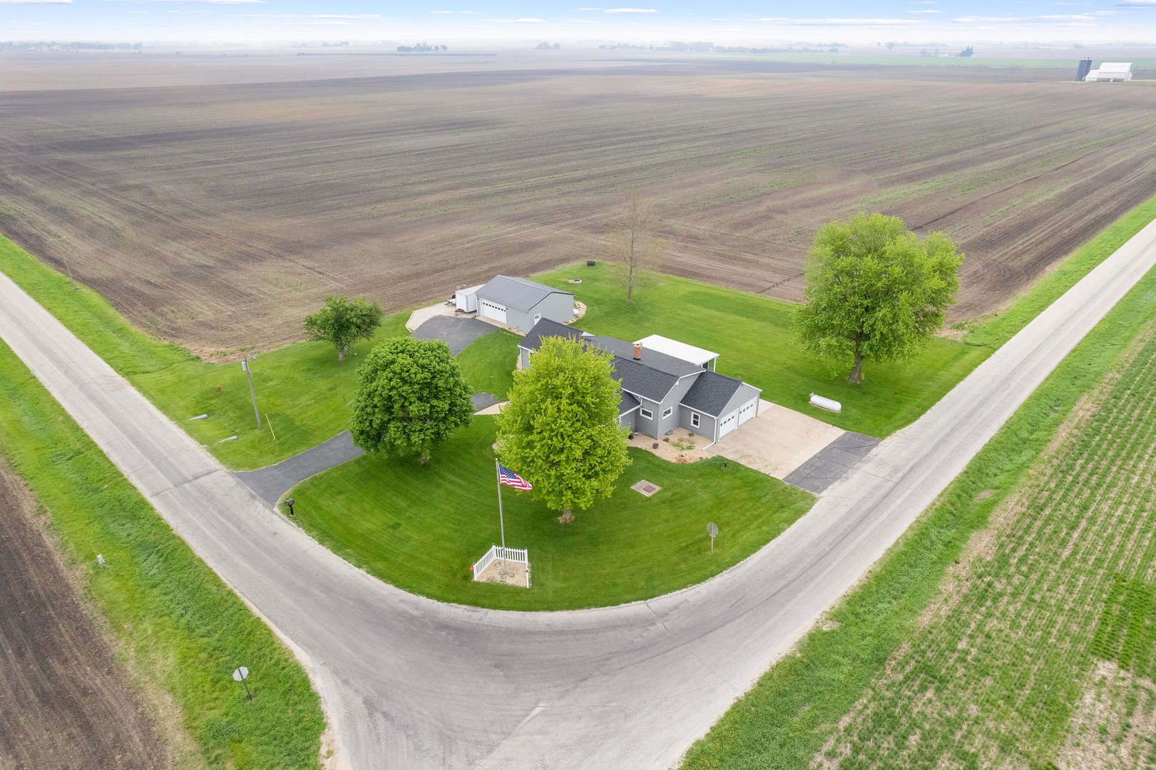 4698 E 17th. Road, Leland, IL 60531