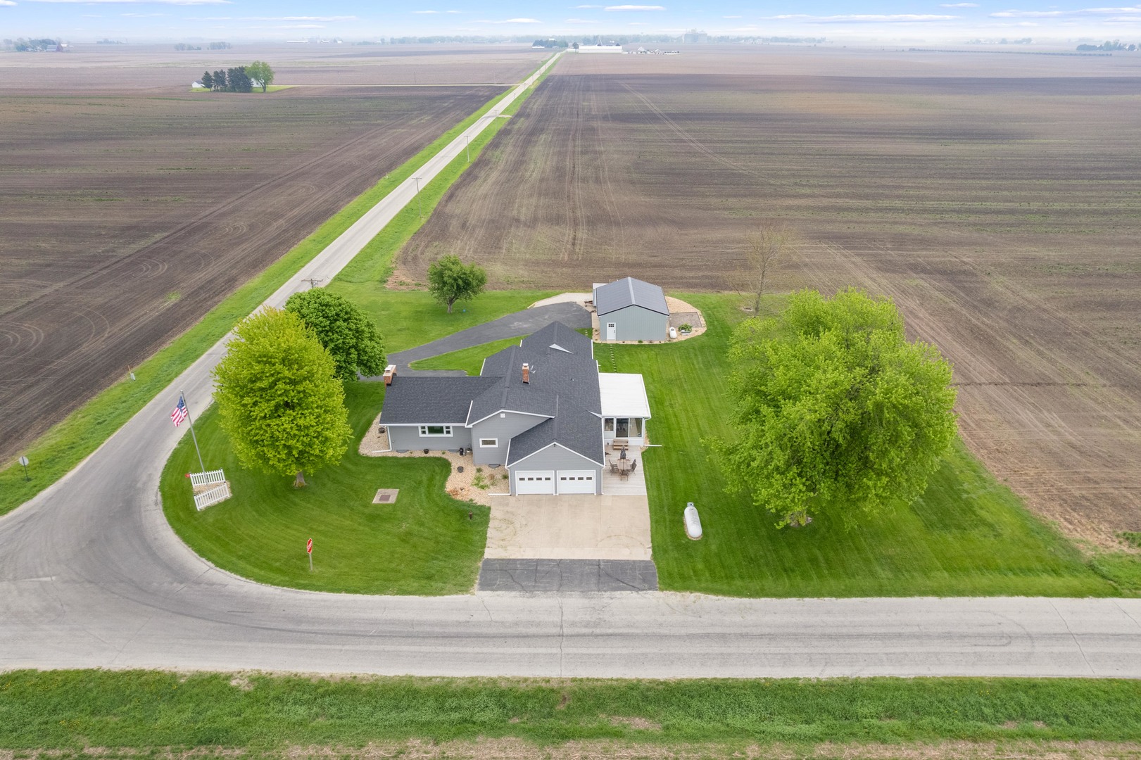 4698 E 17th. Road, Leland, IL 60531
