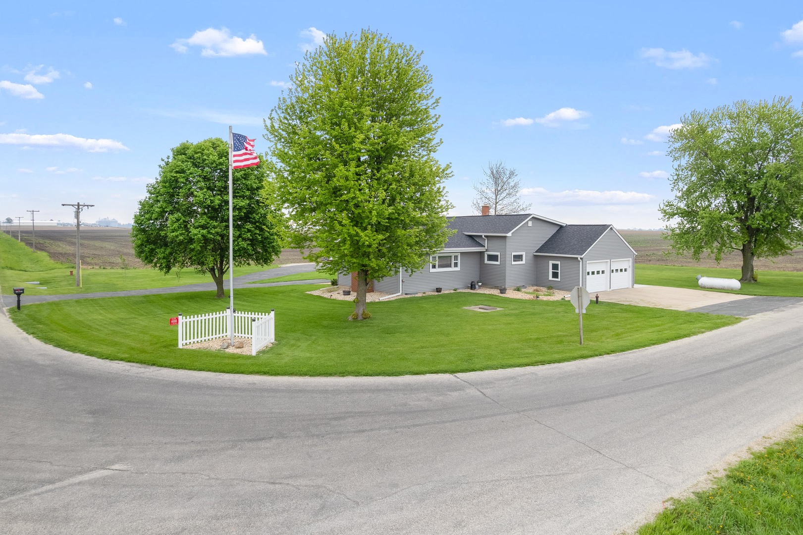 4698 E 17th. Road, Leland, IL 60531