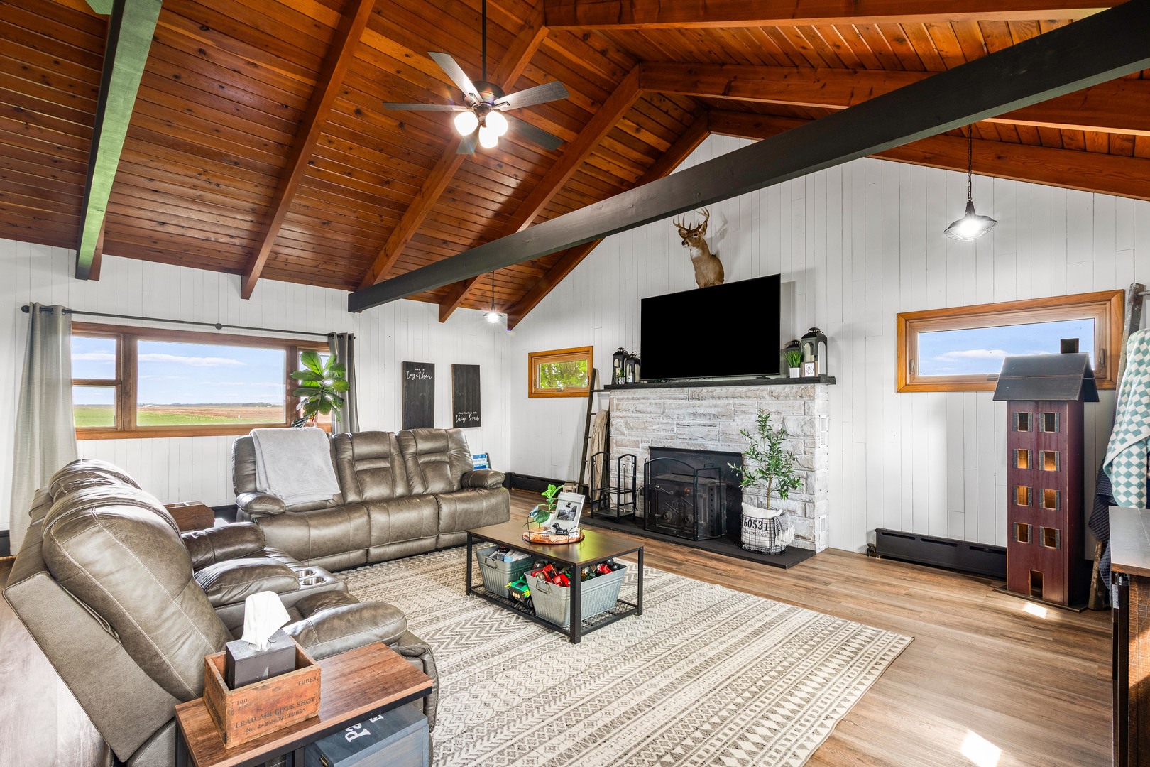 4698 E 17th. Road, Leland, IL 60531