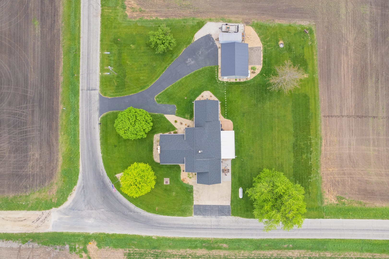 4698 E 17th. Road, Leland, IL 60531