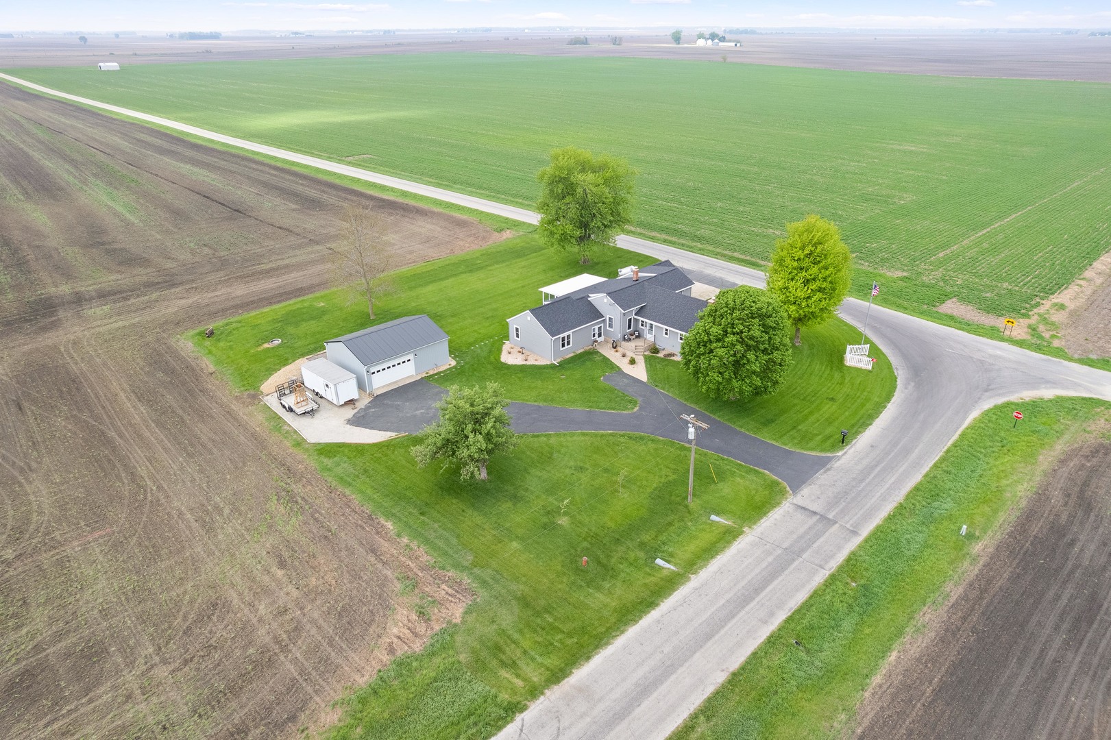 4698 E 17th. Road, Leland, IL 60531