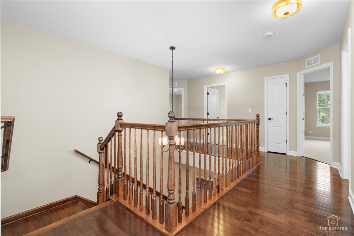 1551 E Olive Street, Palatine, IL 60074