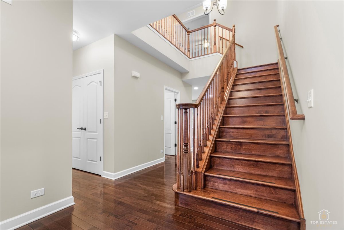 1551 E Olive Street, Palatine, IL 60074